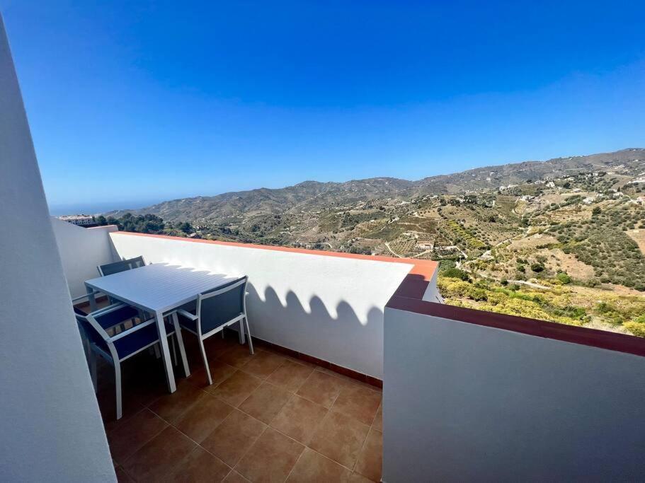 Atico Con Increibles Vistas A Las Montanas Y Mar Frigiliana Eksteriør billede