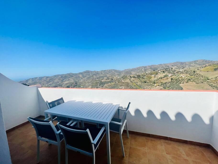 Atico Con Increibles Vistas A Las Montanas Y Mar Frigiliana Eksteriør billede