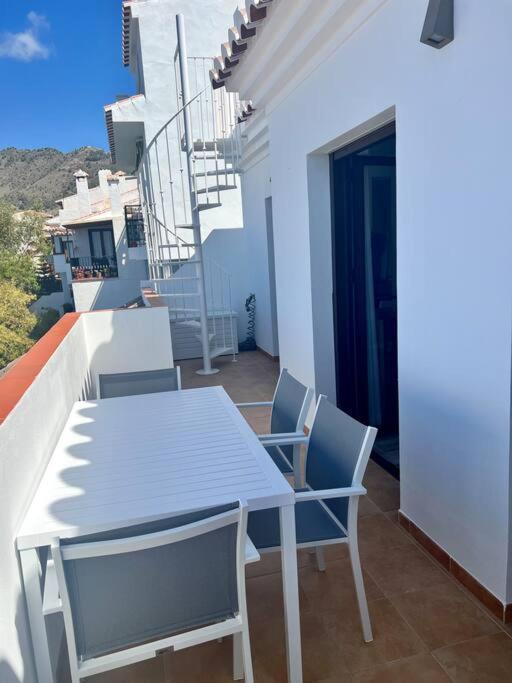 Atico Con Increibles Vistas A Las Montanas Y Mar Frigiliana Eksteriør billede