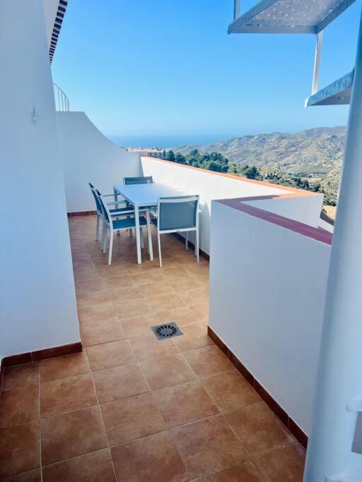 Atico Con Increibles Vistas A Las Montanas Y Mar Frigiliana Eksteriør billede